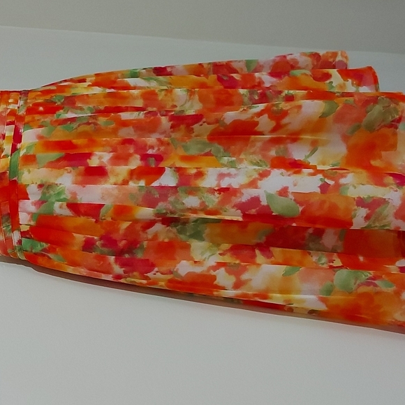 Forever 21 Pleated Floral Miniskirt - Picture 3 of 6